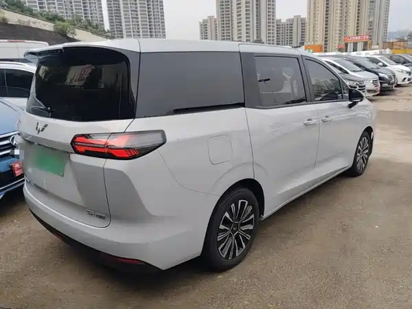 Wuling Starlight 730 New Energy 2025
