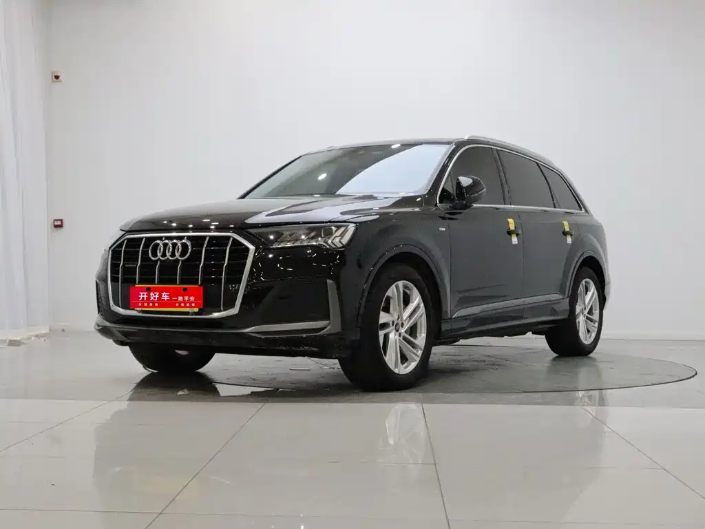 Audi Q7 2024 — фото 1