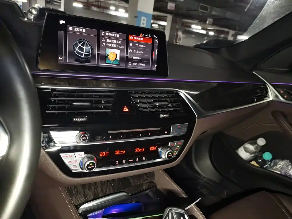BMW 5 Series 2019 — фото 14