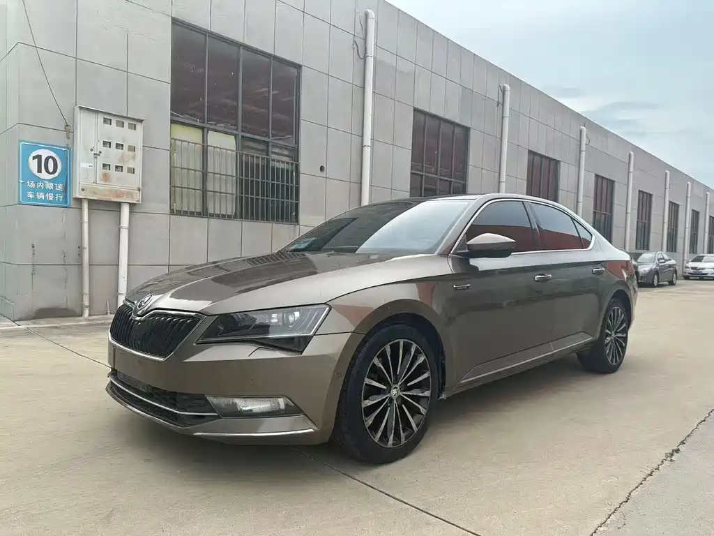 Skoda Superb 2018 — фото 1