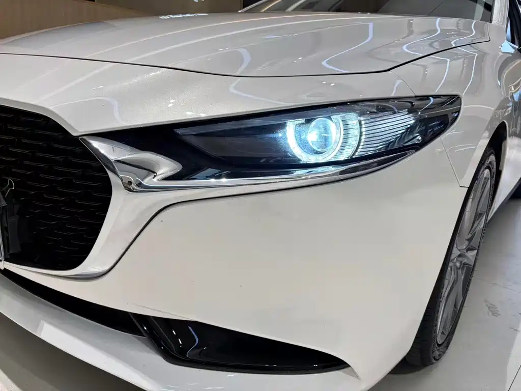 Mazda 3 Axela 2025 — фото 15