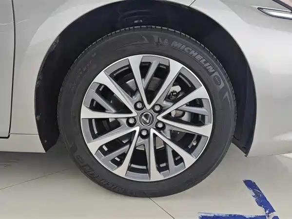 Lexus ES 2022