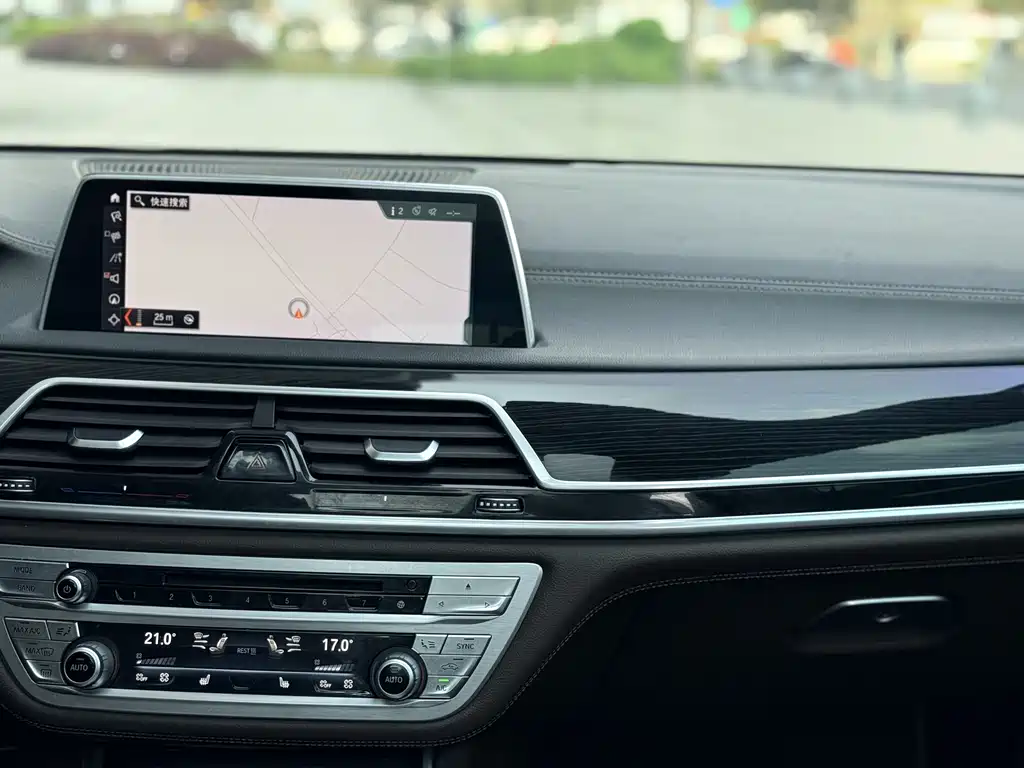 BMW 7 Series 2019 — фото 18