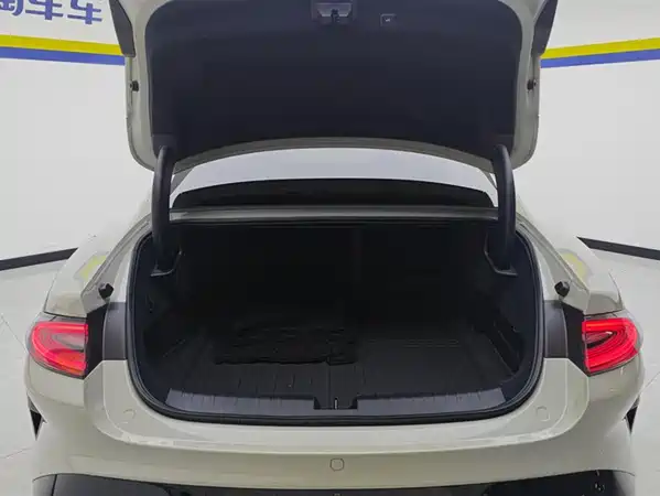Xiaomi SU7 2024