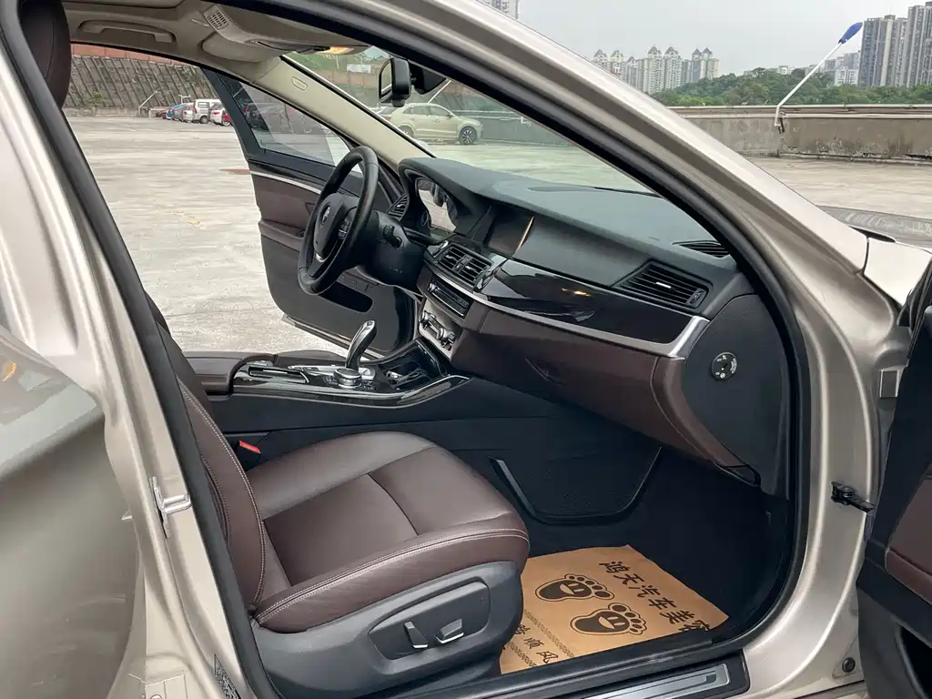 BMW 5 Series 2015 — фото 11