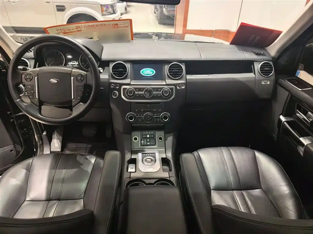 Land Rover Discovery 2015 — фото 11