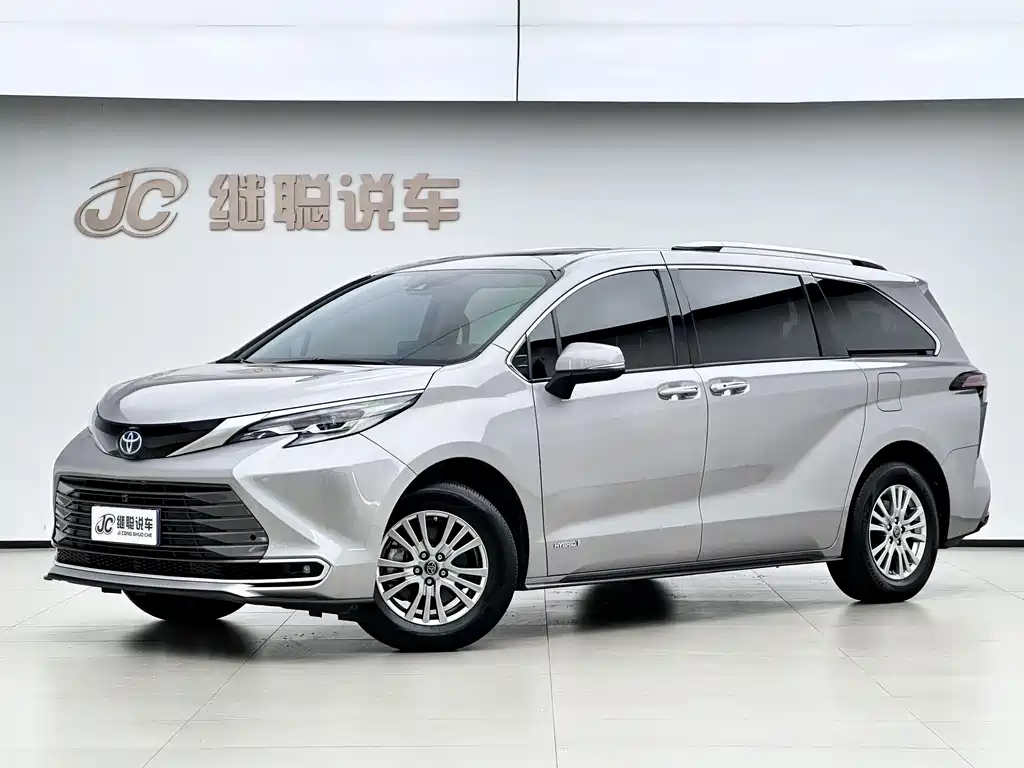 Toyota Sienna 2022 — фото 1