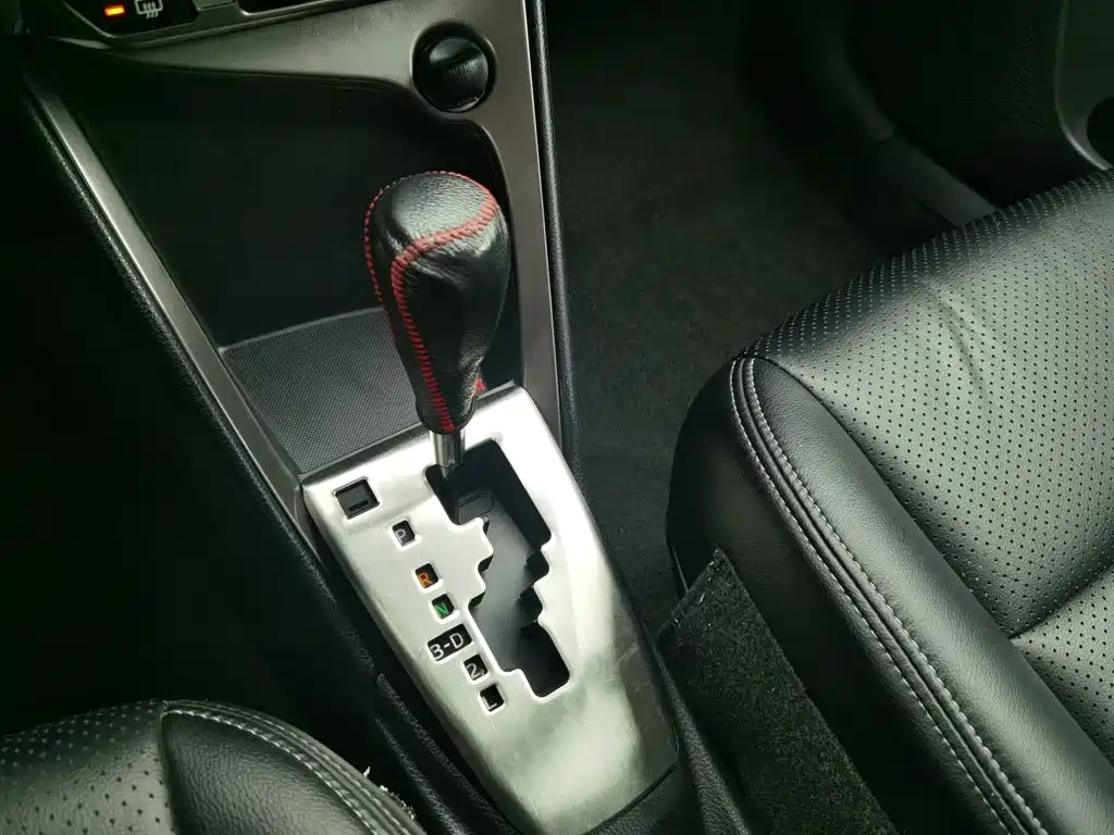 Toyota Yaris L 2015 — фото 13