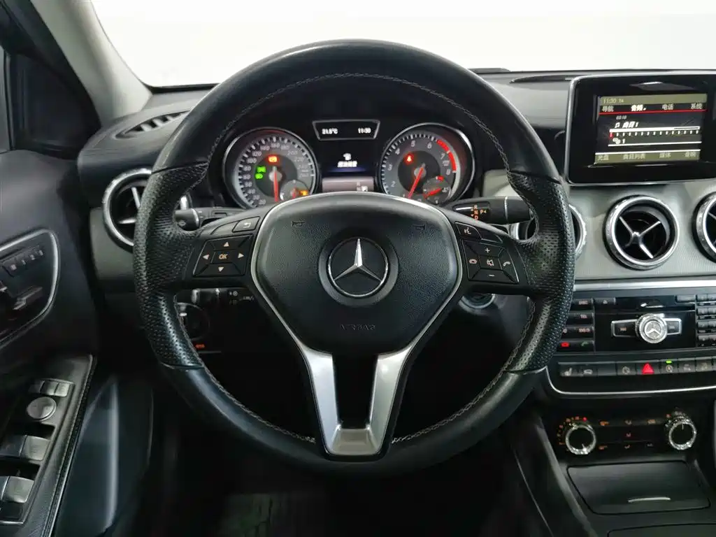 Mercedes-Benz GLA 2015 — фото 11