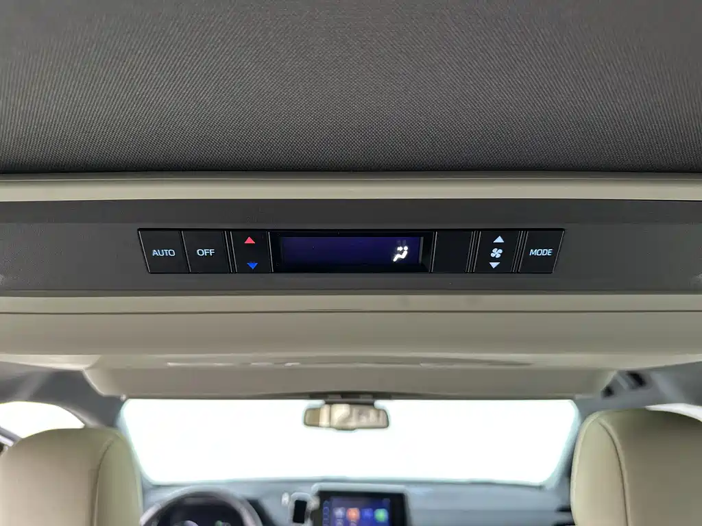 Toyota Sienna 2022 — фото 10