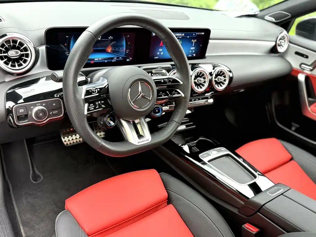 Mercedes-Benz A-Class AMG 2025 — фото 9