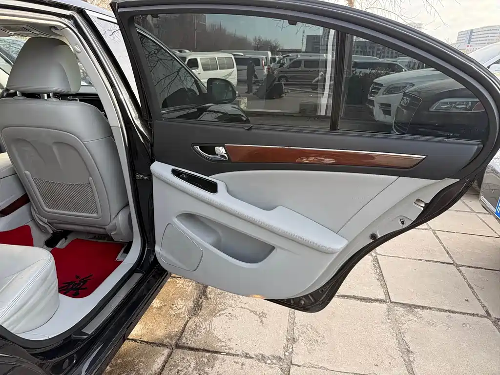Hongqi H7 2015 — фото 10