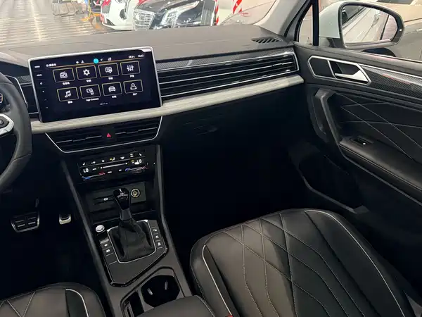 Volkswagen Tiguan L 2025
