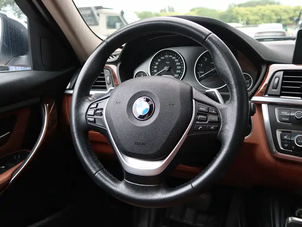 BMW 3 Series 2015 — фото 13