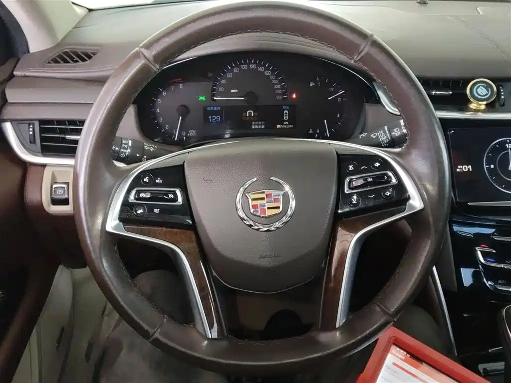 Cadillac XTS 2015 — фото 11