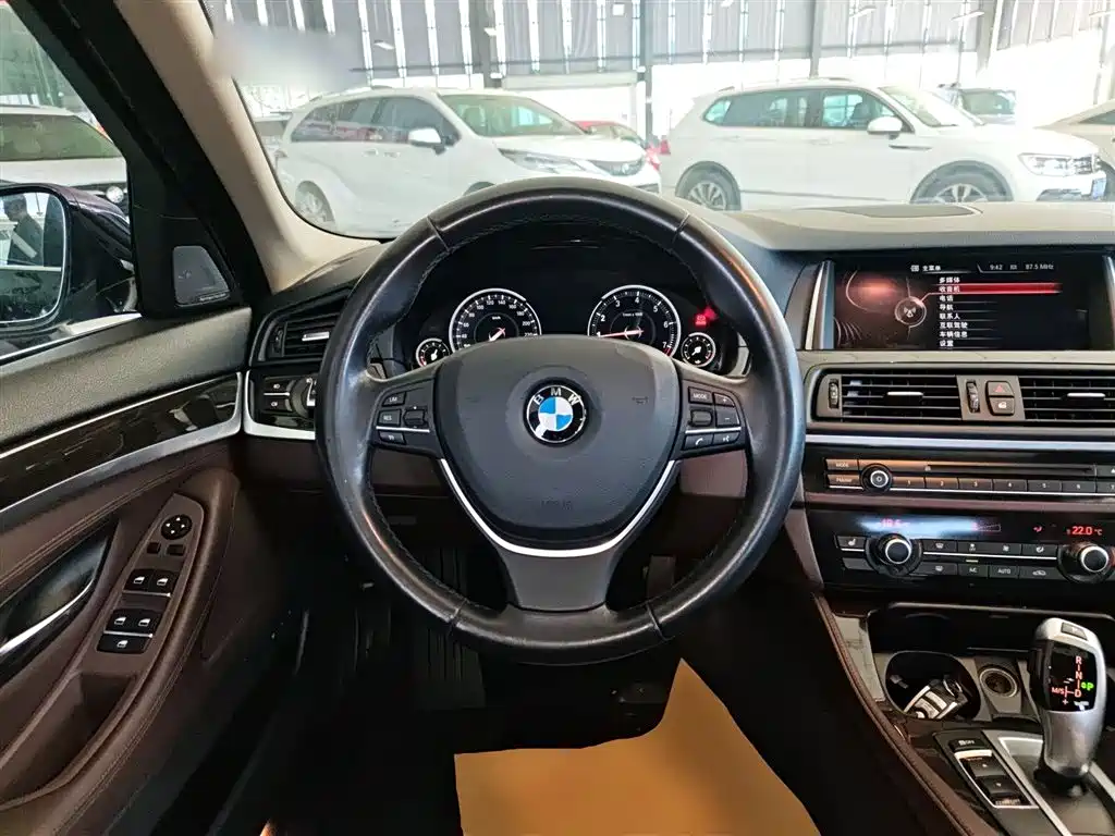 BMW 5 Series 2017 — фото 7