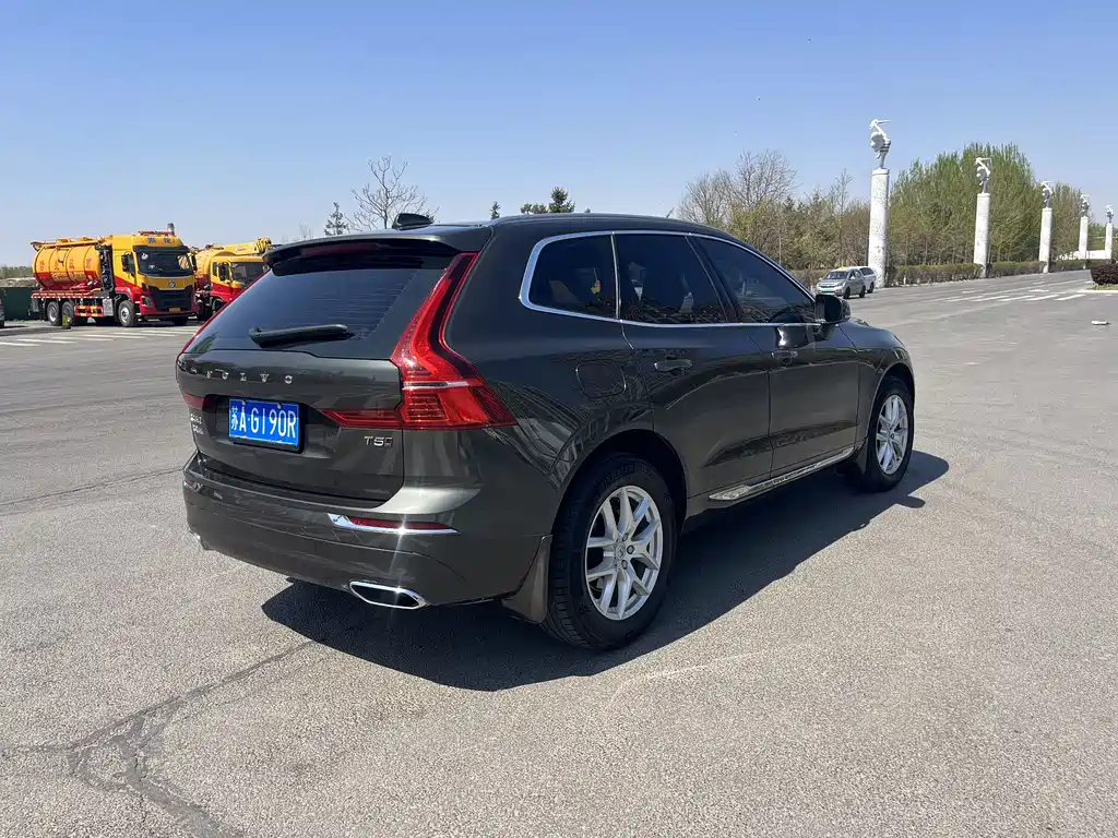 Volvo XC60 2021 — фото 9