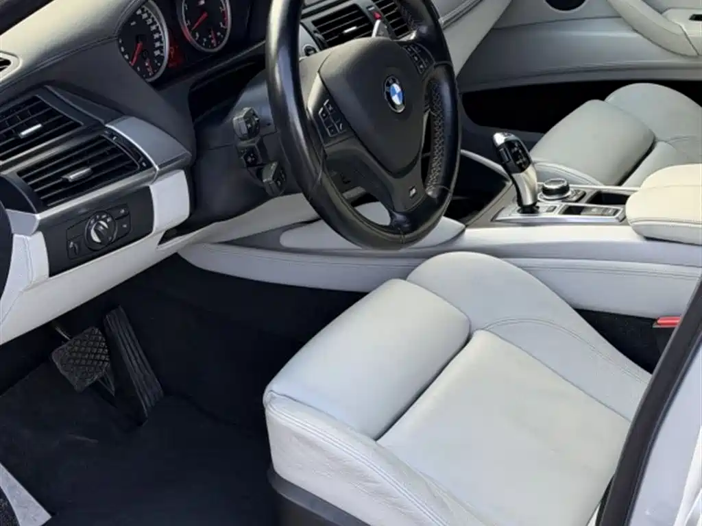 BMW X6 M 2011 — фото 2
