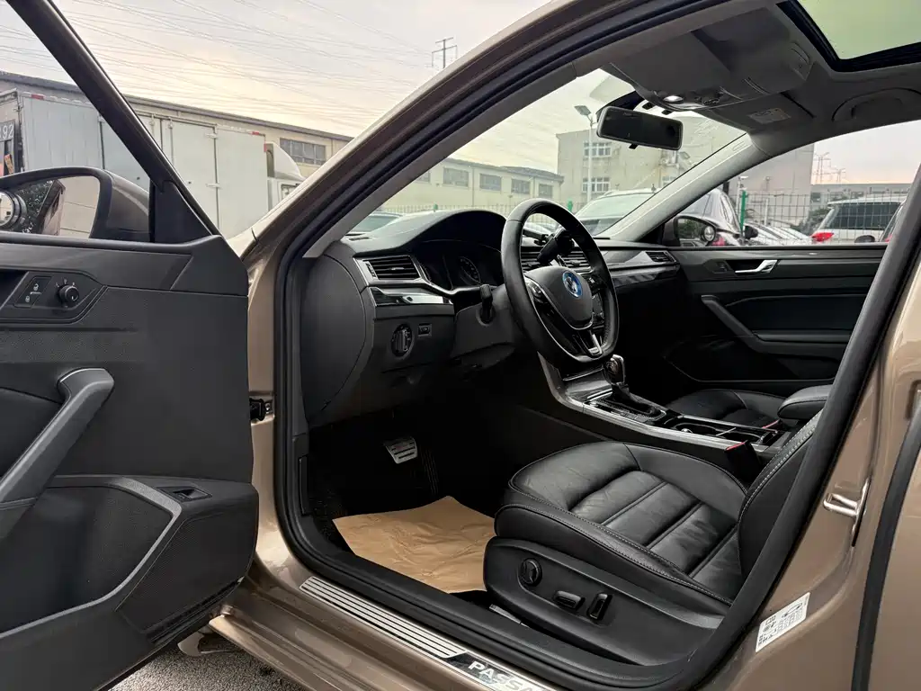 Volkswagen Passat 2018 — фото 13