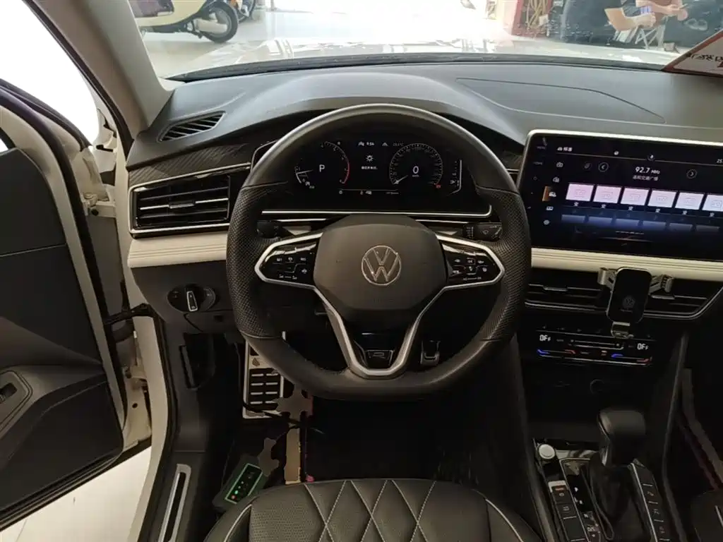 Volkswagen Tiguan L 2022 — фото 11