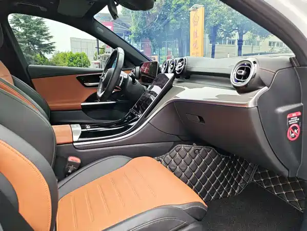 Mercedes-Benz C-Class 2024