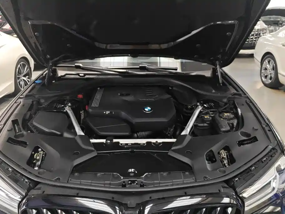 BMW 5 Series 2021 — фото 10