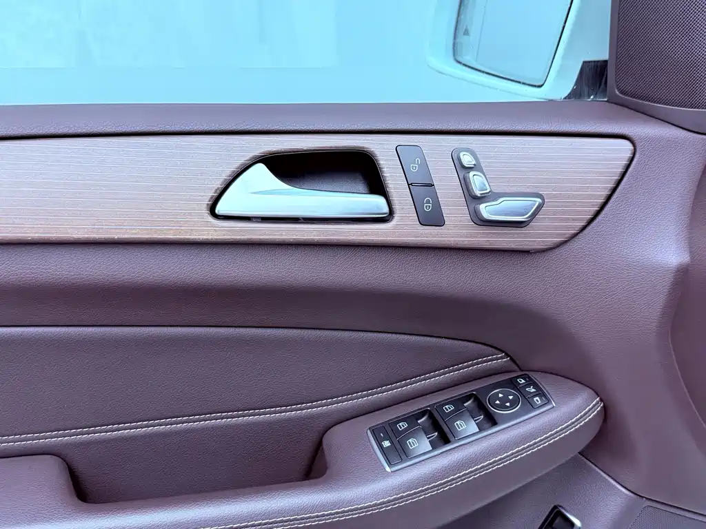 Mercedes-Benz GLE 2018 — фото 27