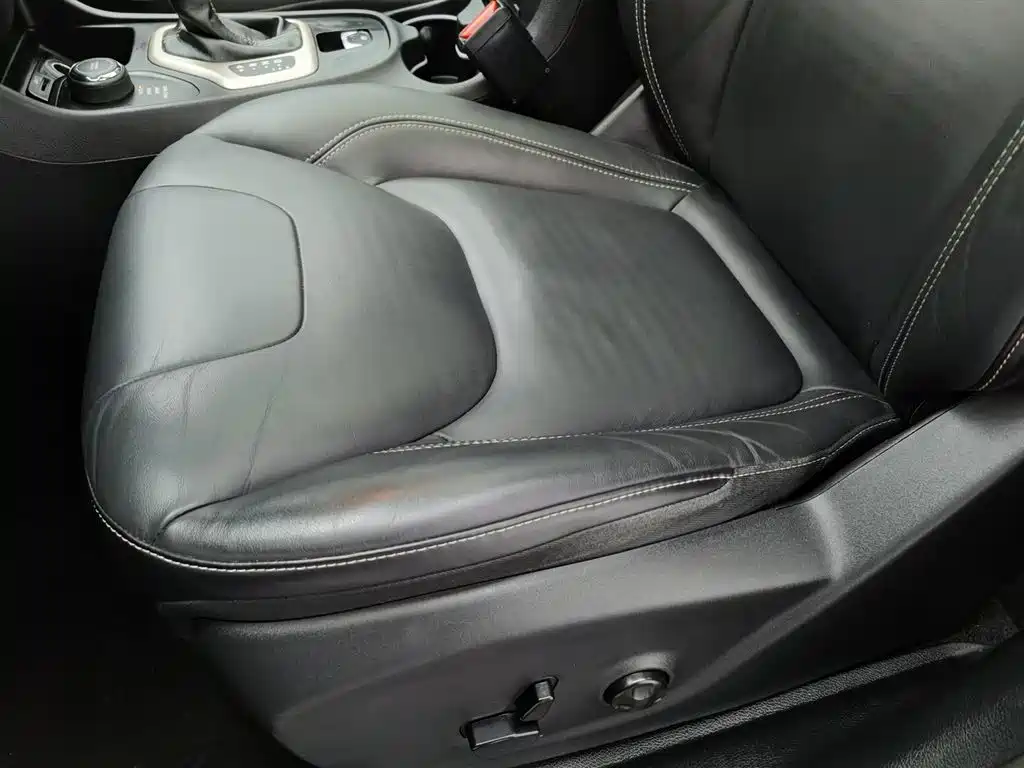 Jeep Cherokee 2015 — фото 20