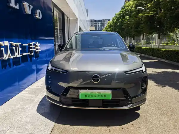Volvo XC70 Plug-In Hybrid 2025
