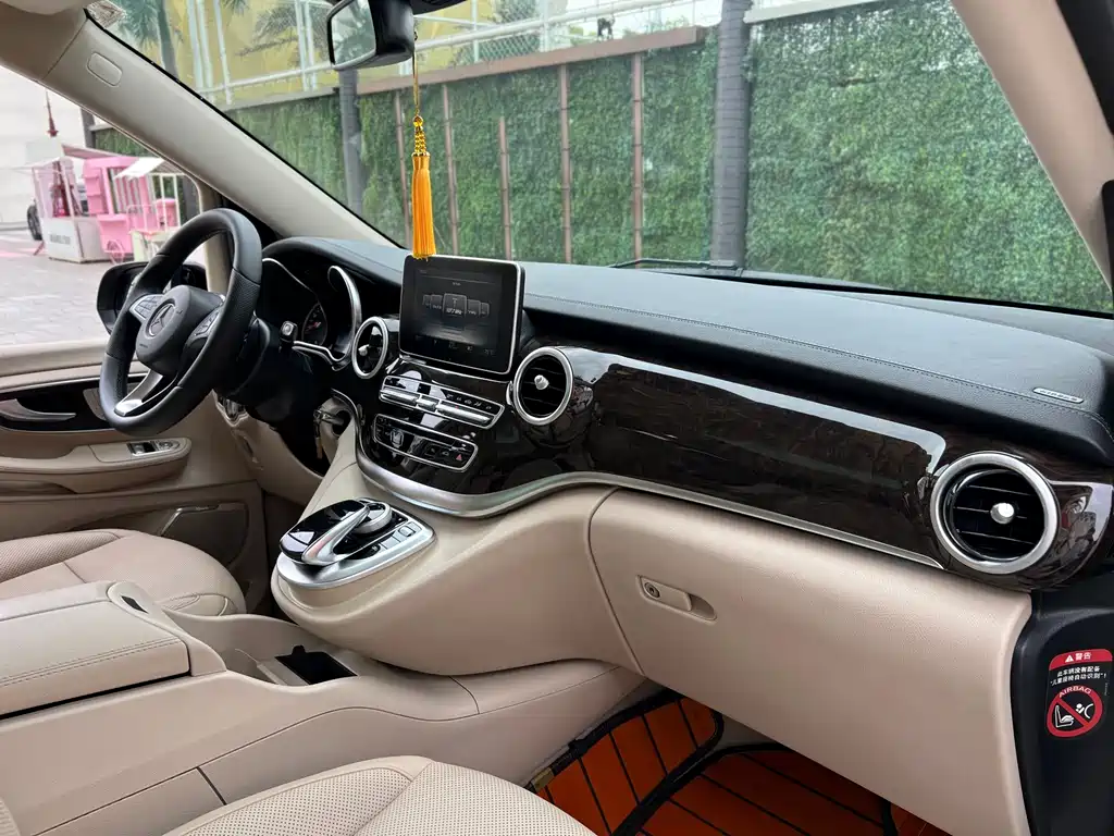 Mercedes-Benz V-Class 2017 — фото 11
