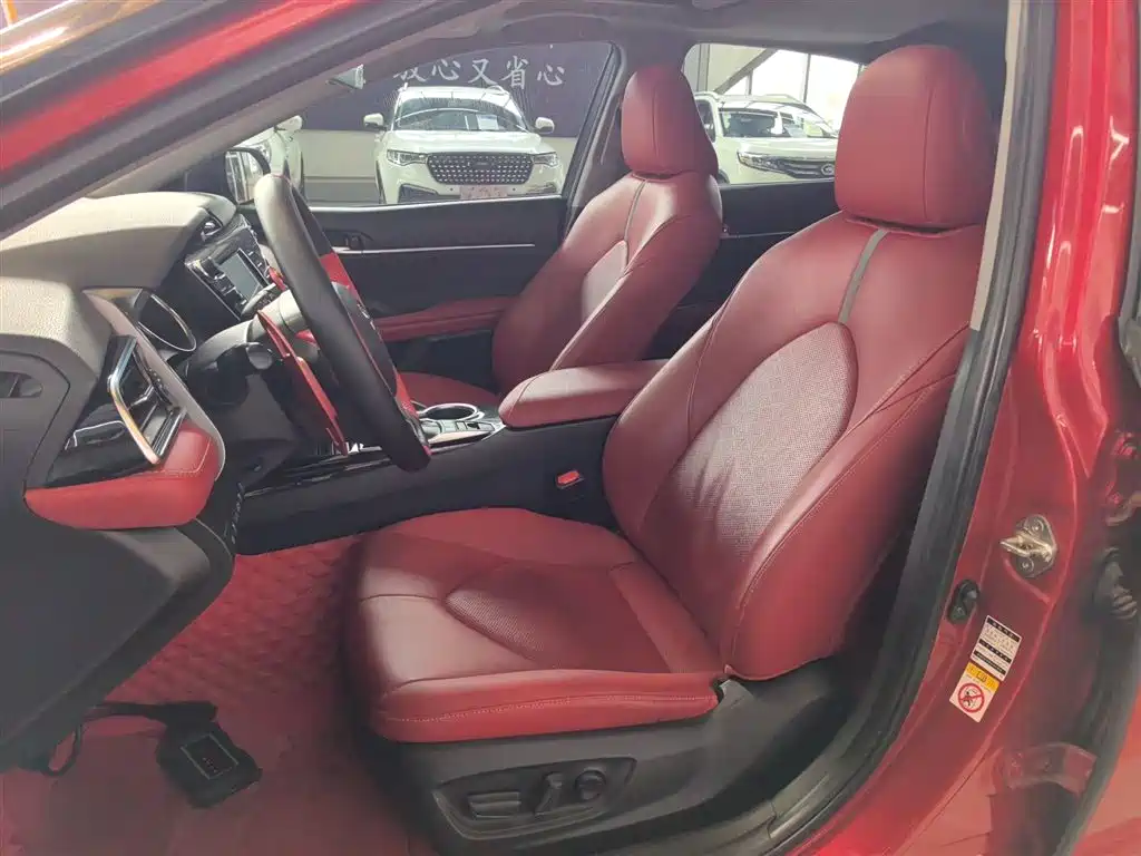 Toyota Camry 2018 — фото 15
