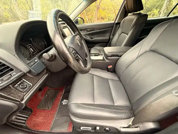 Toyota Crown 2018