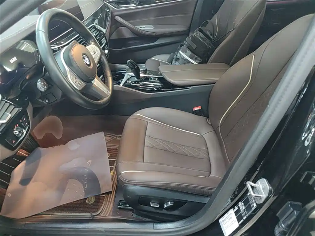 BMW 5 Series 2023 — фото 15