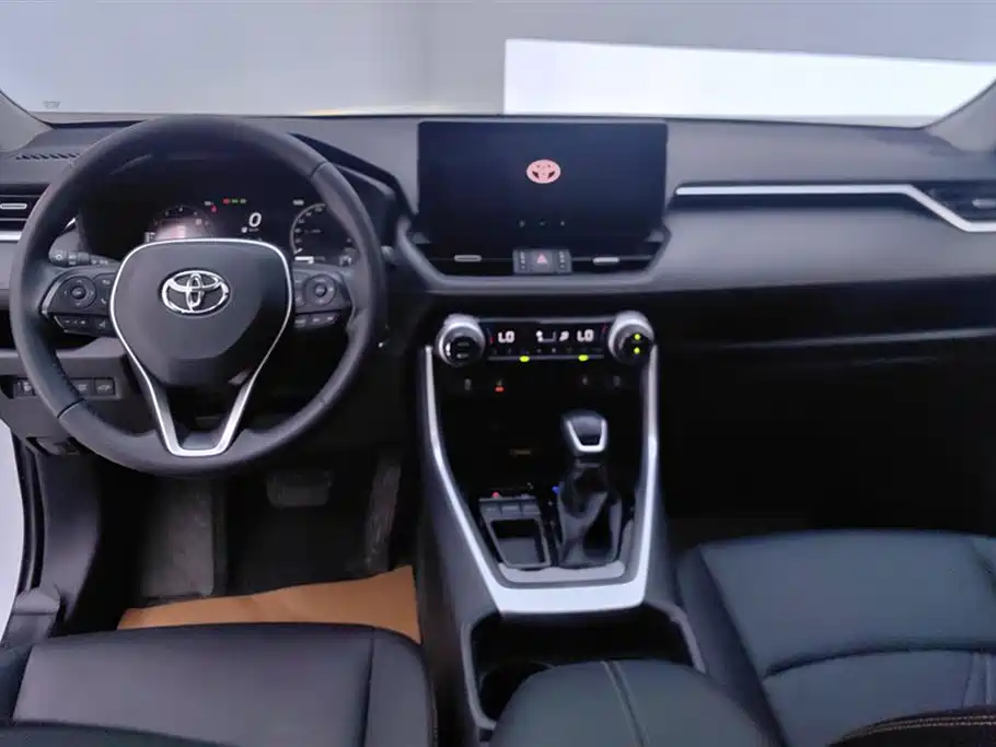 Toyota RAV4 2025 — фото 12