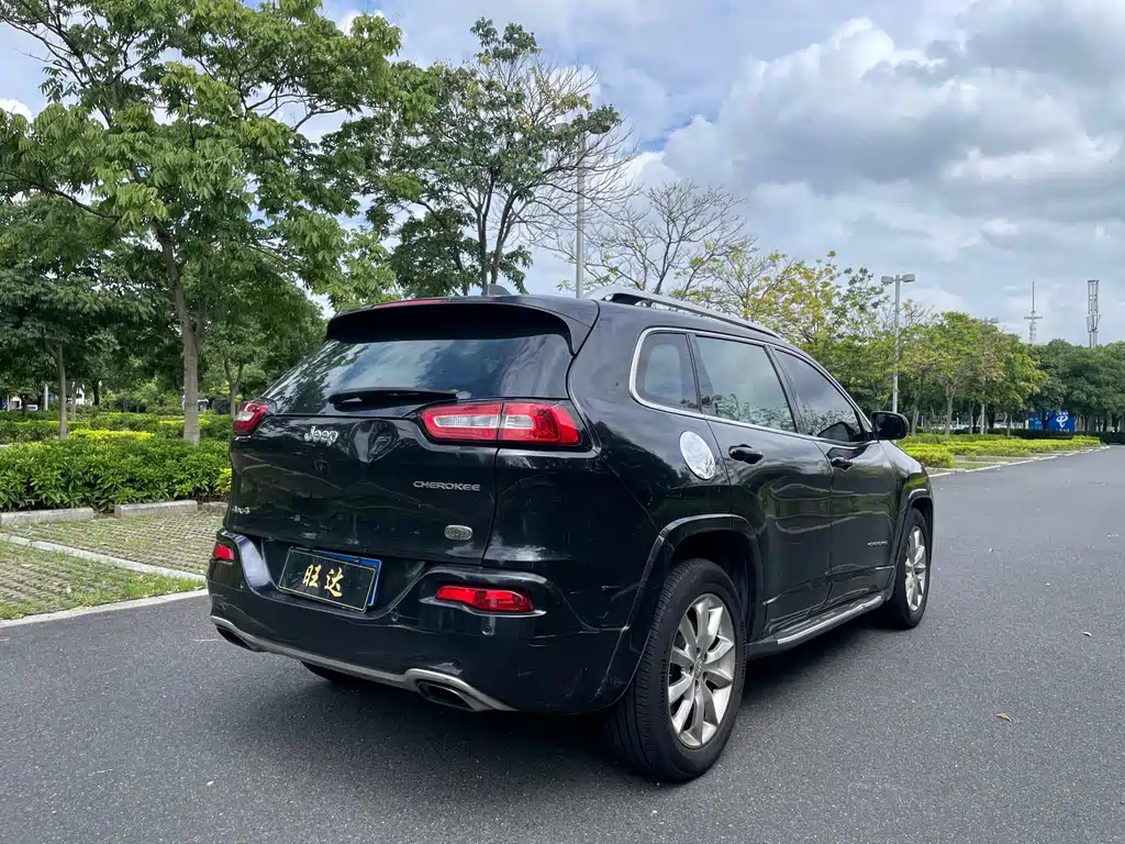 Jeep Cherokee 2017 — фото 9