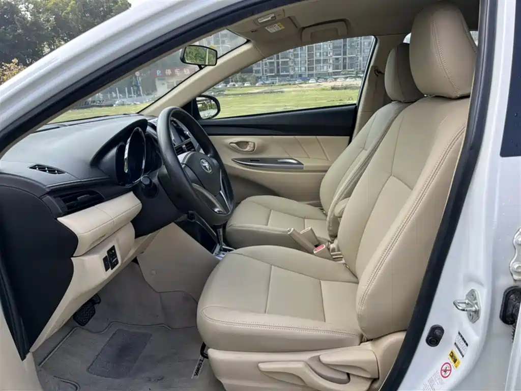 Toyota Yaris L 2015 — фото 20