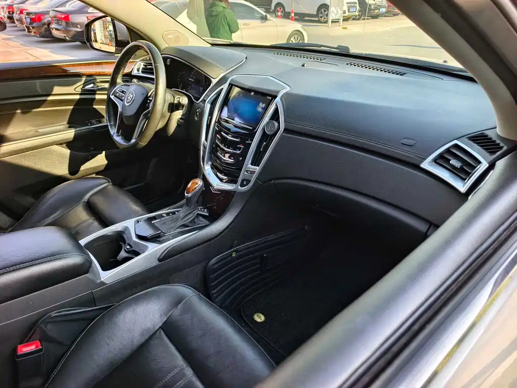 Cadillac SRX 2013 — фото 16