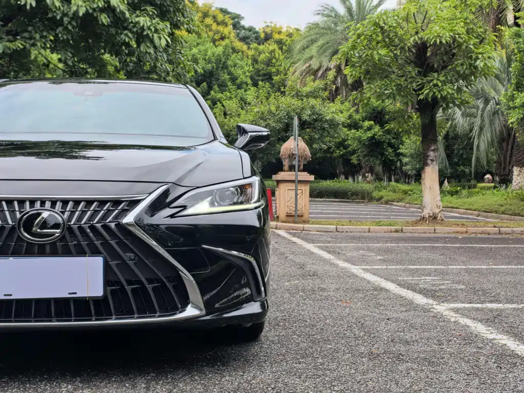 Lexus ES 2022 — фото 10