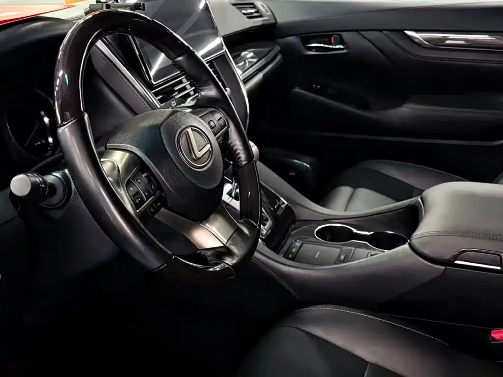 Lexus LM 2021 — фото 9