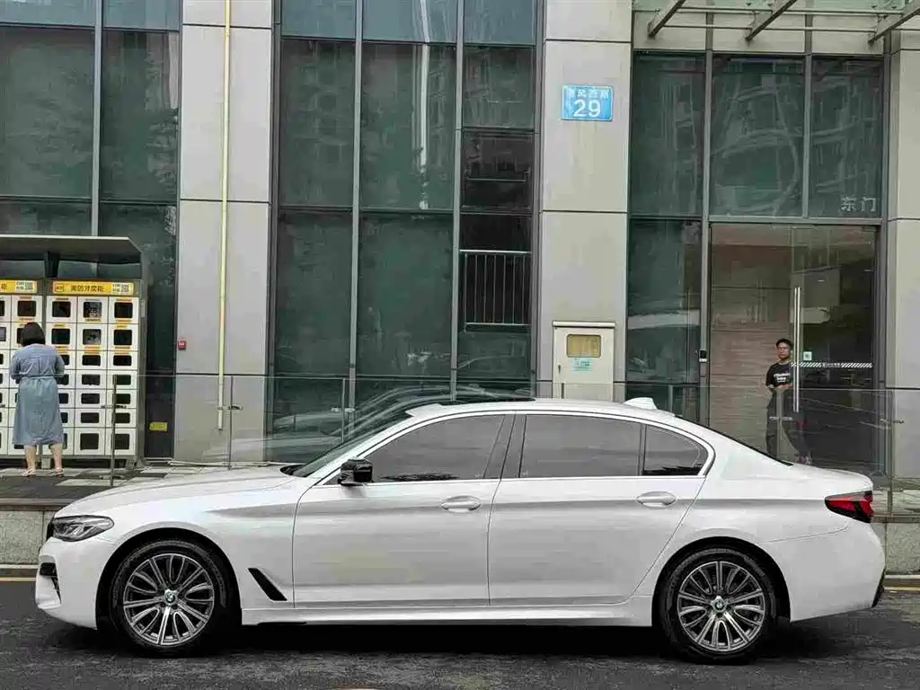 BMW 5 Series 2020 — фото 2