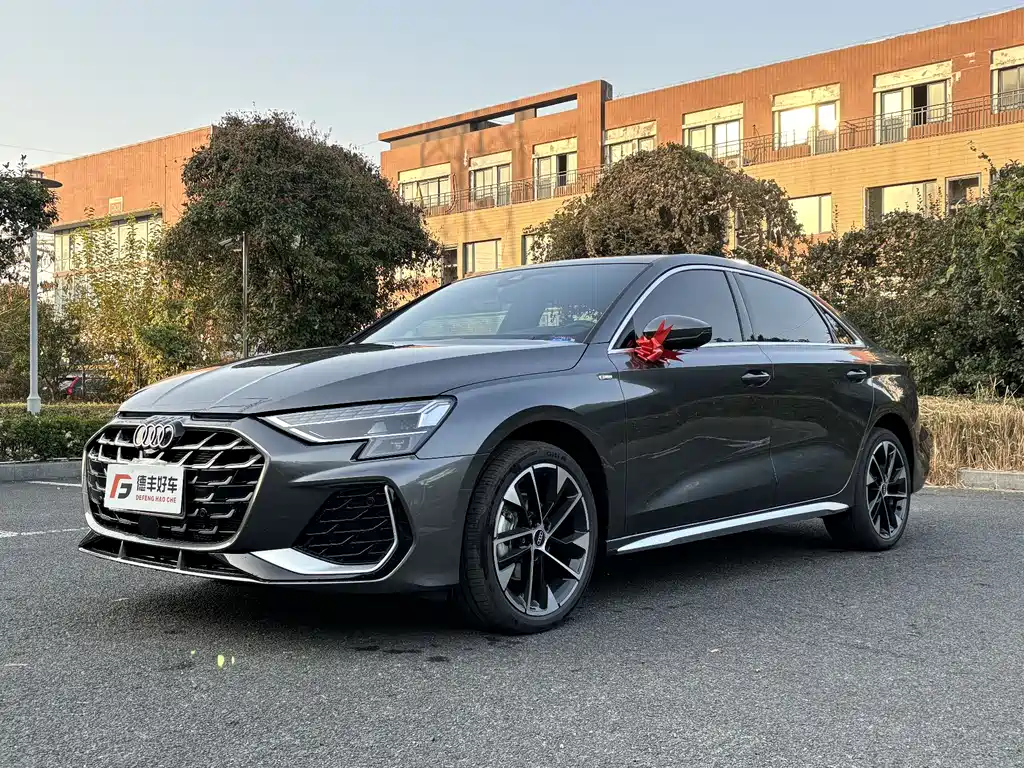 Audi A3 2025 — фото 1