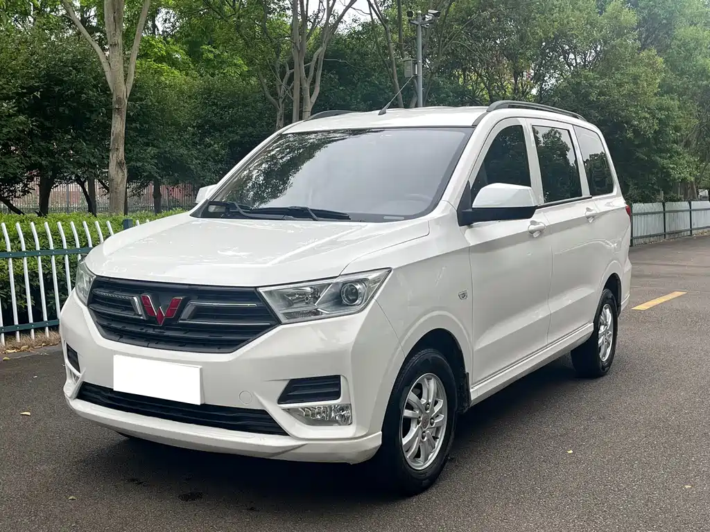 Wuling Hongguang 2021 — фото 1