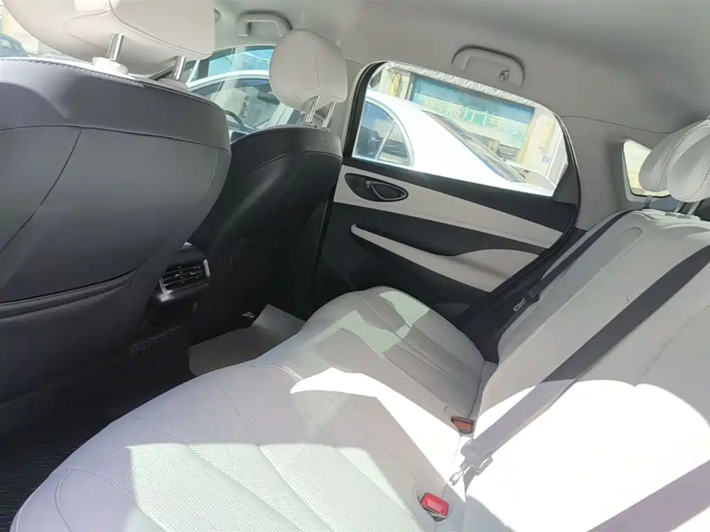 BYD Seal 05 DM-i 2025 — фото 17