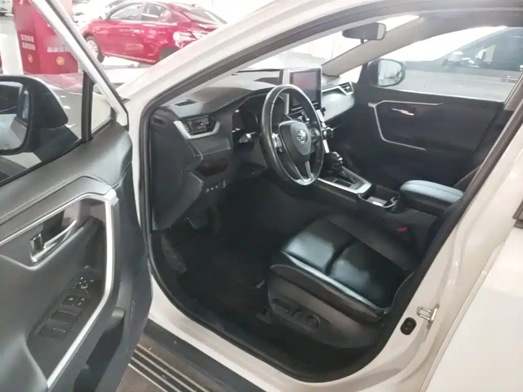 Toyota RAV4 2020 — фото 16