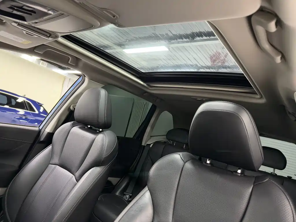 Subaru Forester 2023 — фото 9