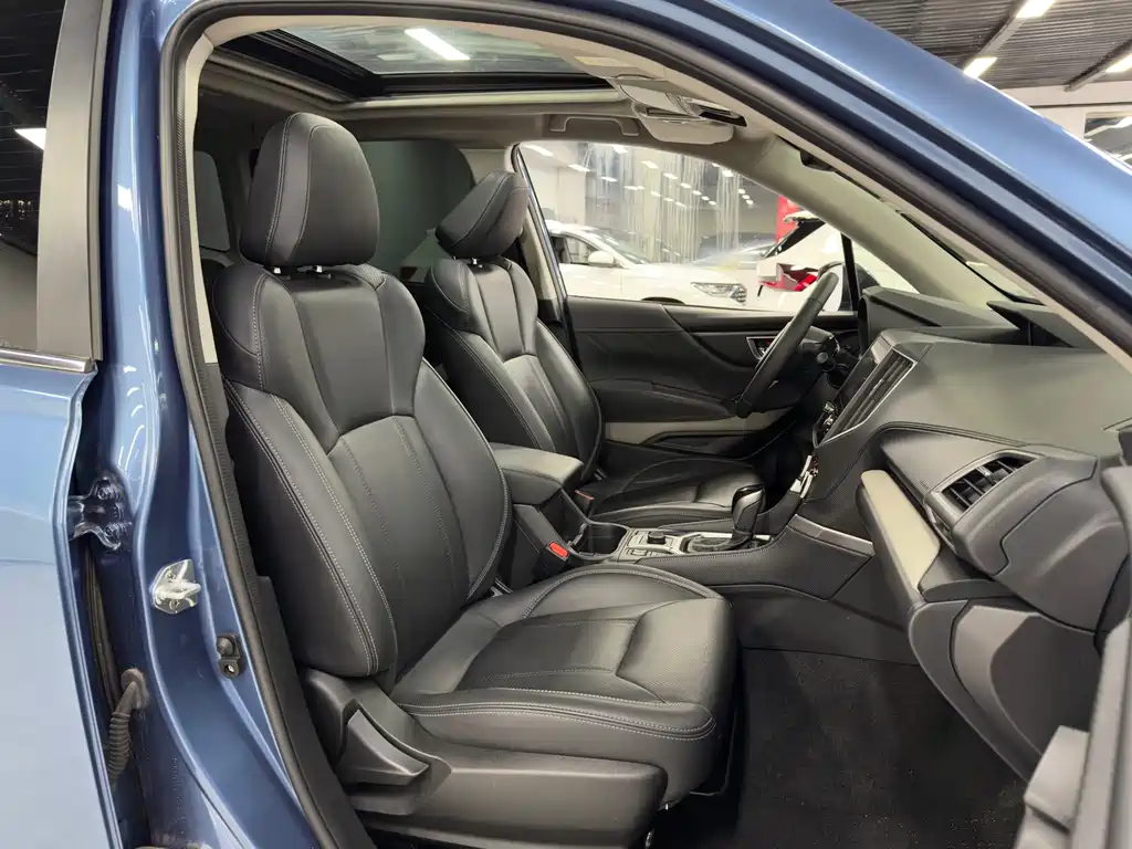 Subaru Forester 2023 — фото 17