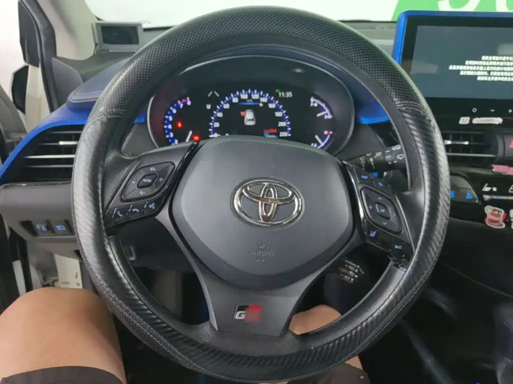 Toyota C-HR 2023 — фото 11