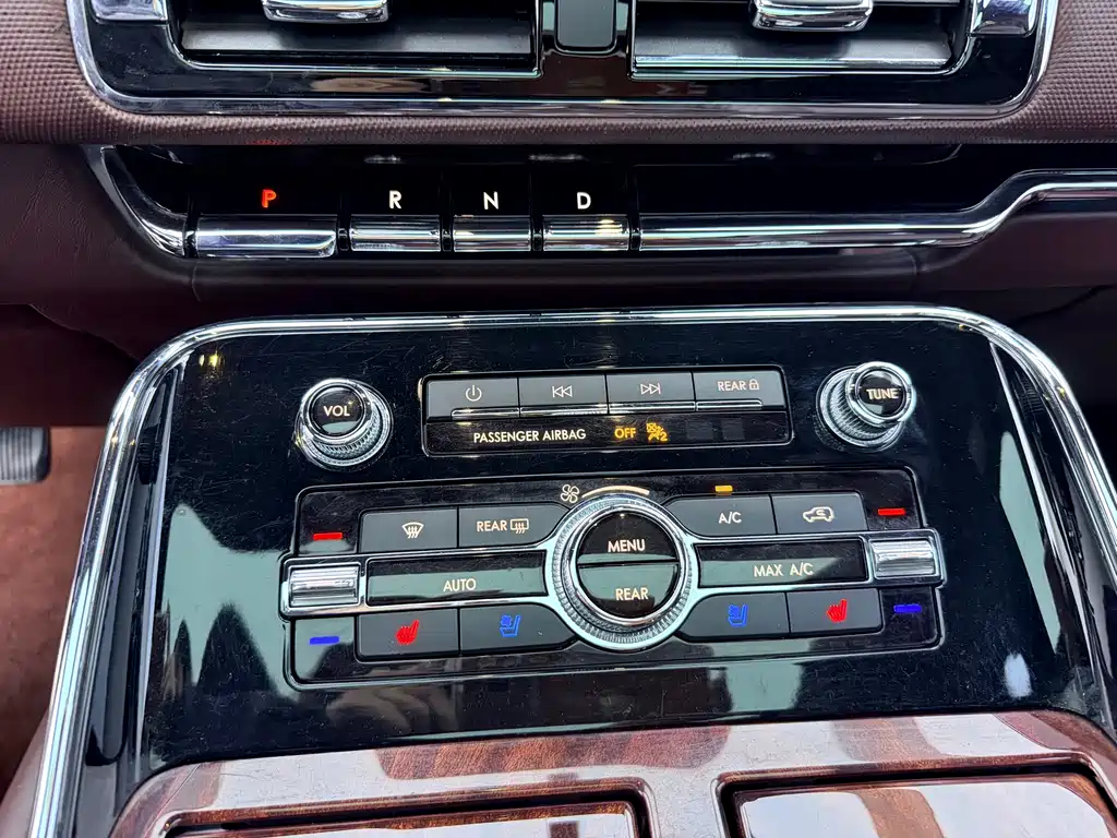 Lincoln Navigator 2018 — фото 16