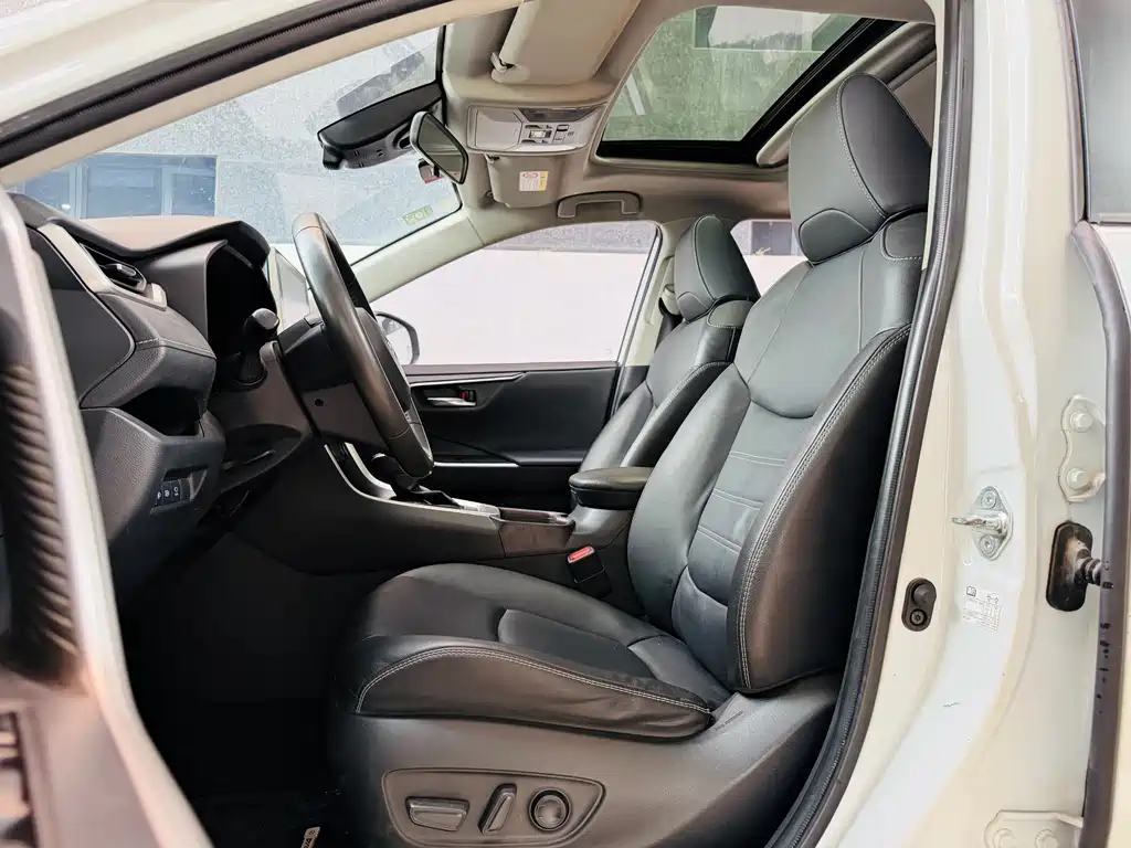 Toyota RAV4 2022 — фото 16