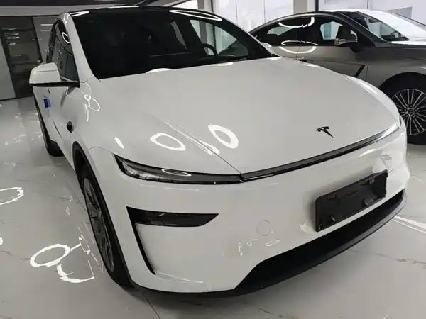 Tesla Model Y L 2026